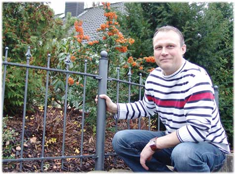 Stefan Götemann bei der Arbeit an einer Zaunanlage in Detmold